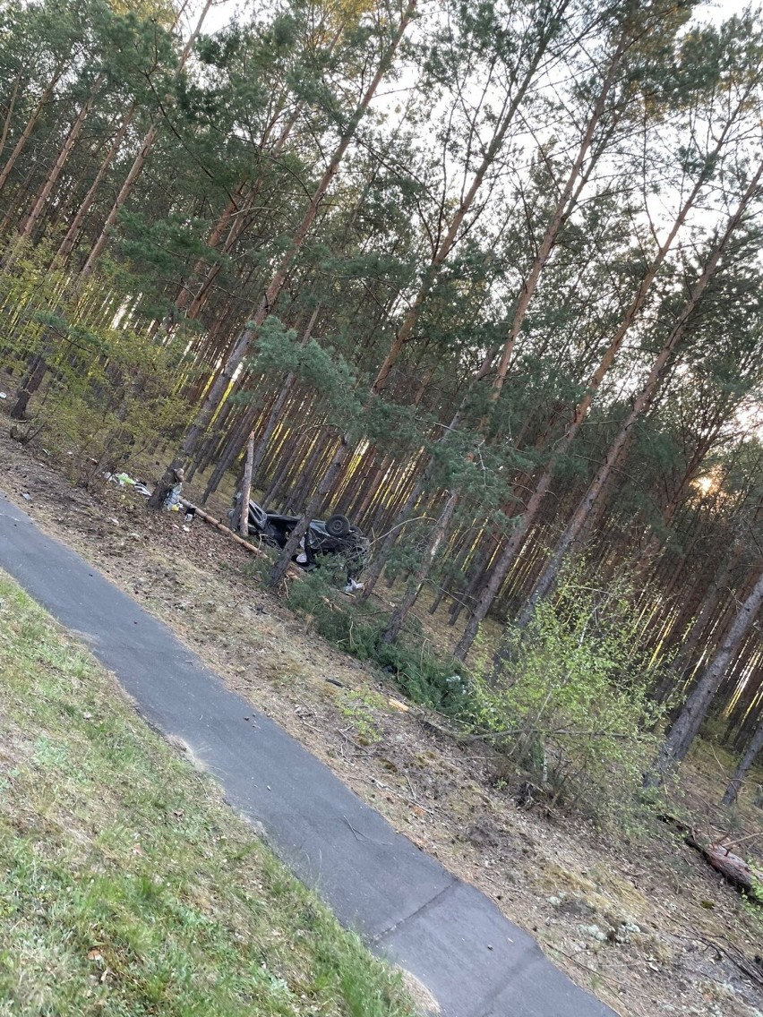 Wypadek w okolicach Gubina. Auto dachowało w pobliżu...