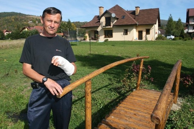- Bardzo się cieszę, że lekarze uratowali mi rękę - mówi  Stanisław Opyt ze Szczawy
