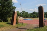 Stadion Olimpijski we Wrocławiu zaraz się rozleci! Zobacz, jak się sypie! (ZDJĘCIA) 