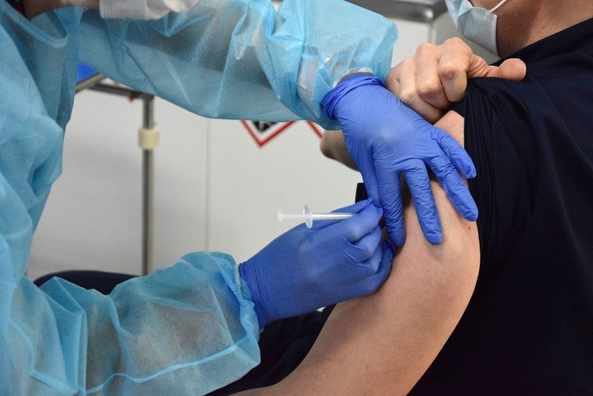 Jakie tempo szczepień przeciw koronawirusowi w gminach powiatu sieradzkiego? ZDJĘCIA