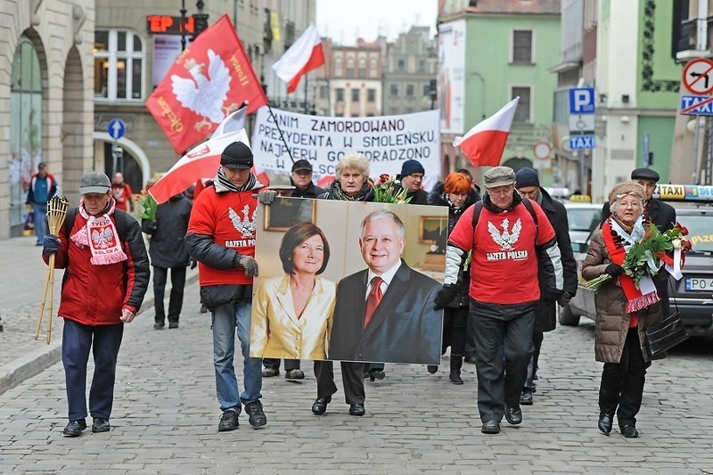 Trzecia rocznica katastrofy smoleńskiej - marsz w Poznaniu.