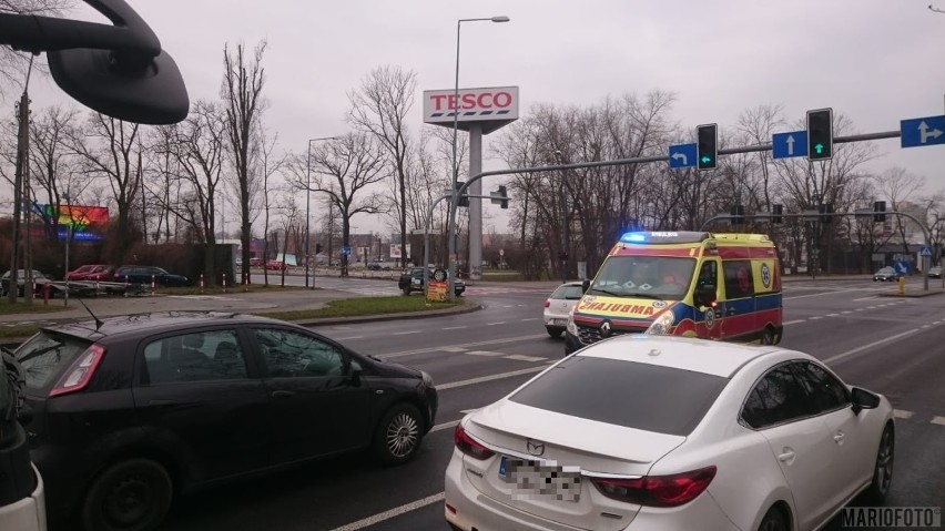 Wypadek w Opolu. Radiowóz straży miejskiej najechał na tył fiata punto