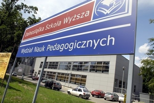 Zajęcia będą prowadzone w budynku Dolnośląskiej Szkoły Wyższej przy ul. Strzegomskiej 55