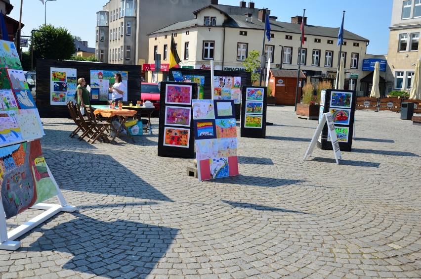 Mali artyści zaprezentowali swoje prace na kartuskim Rynku [ZDJĘCIA]