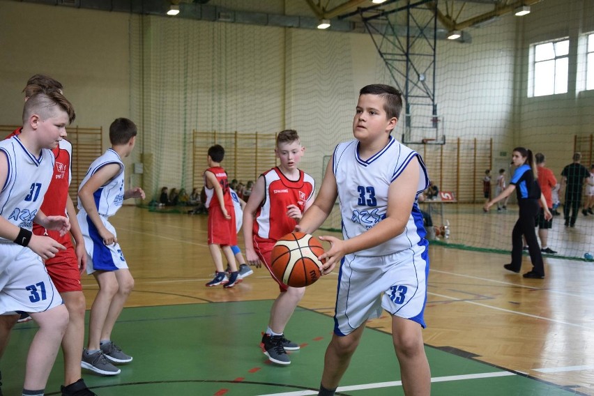 Skierniewicki finał U12 zwładnięty przez koszykarzy Ósemki i AZS PWSZ  