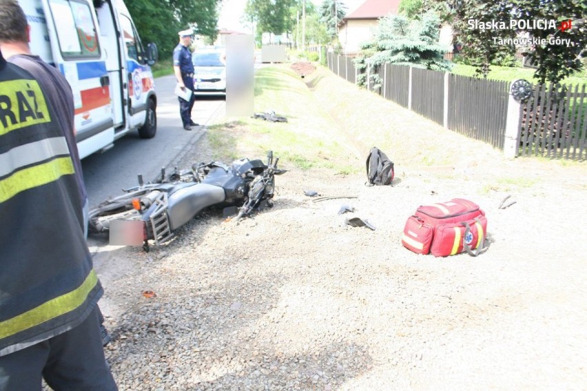 Wypadek motocyklisty w Tarnowskich Górach. Traktor nie ustąpił pierwszeństwa, ranny 21-latek