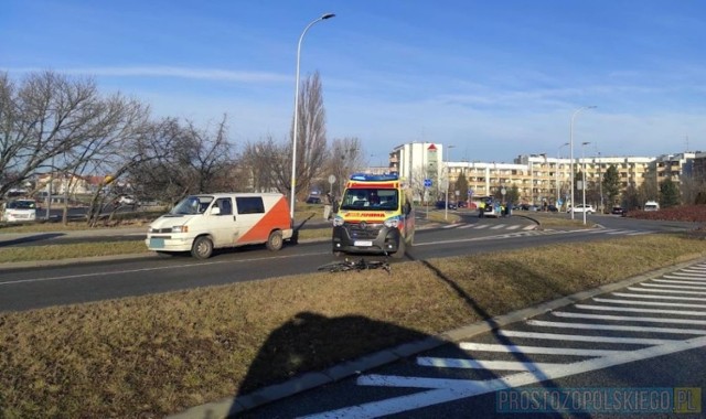 26-latek został poszkodowany w zdarzeniu i trafił do szpitala ze złamaniem otwartym.