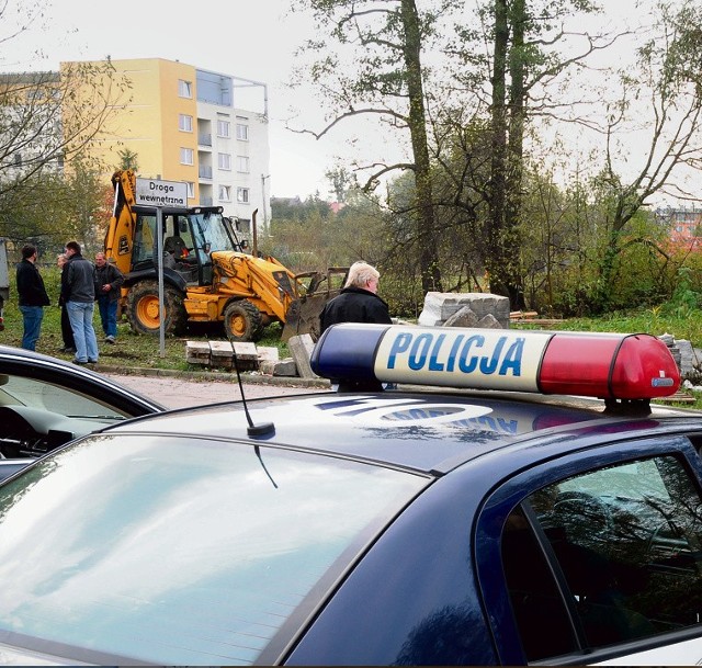 W konflikt między mieszkańcami a deweloperem została wczoraj wmieszana policja