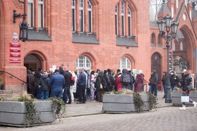 Słupski ratusz oblegany przez uchodźców.