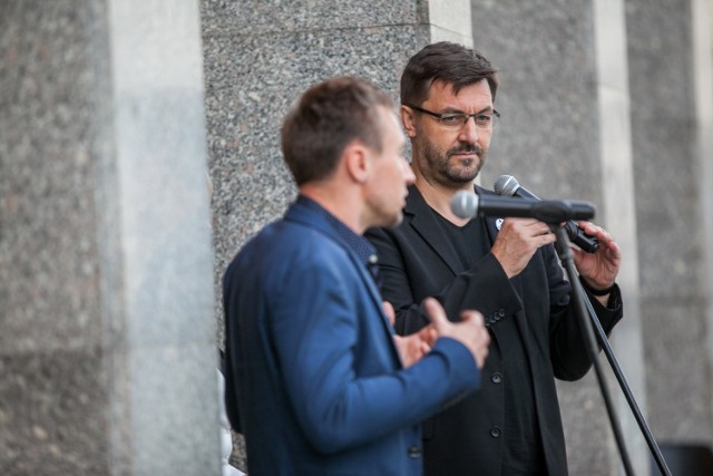 Paweł Wodziński (z prawej) i Bartek Frąckowiak od trzech sezonów prowadzą bydgoski teatr. Czy będą robili to dalej?