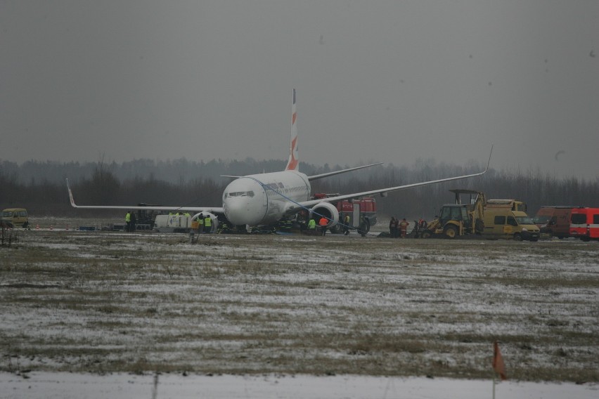 Pyrzowice: Samolot wypadł z pasa. Lotnisko zamknięte do odwołania [ZDJĘCIA]