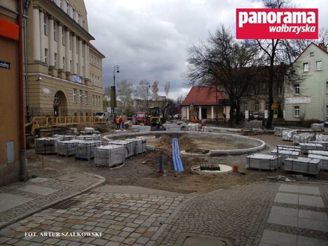 Trwa budowa ronda na skrzyżowaniu ulic Limanowskiego i 1 Maja w Wałbrzychu