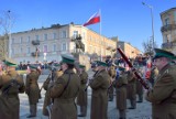 Święto Niepodległości w Kielcach. Wspaniała defilada. Pod pomnik Marszałka Piłsudskiego przemaszerowały tysiące ludzi. Zobaczcie zdjęcia 