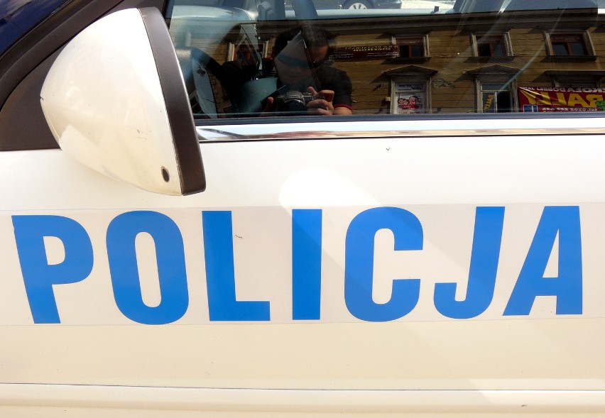 Wypadek w Jabłoniu: zostawił w samochodzie ranną pasażerkę
