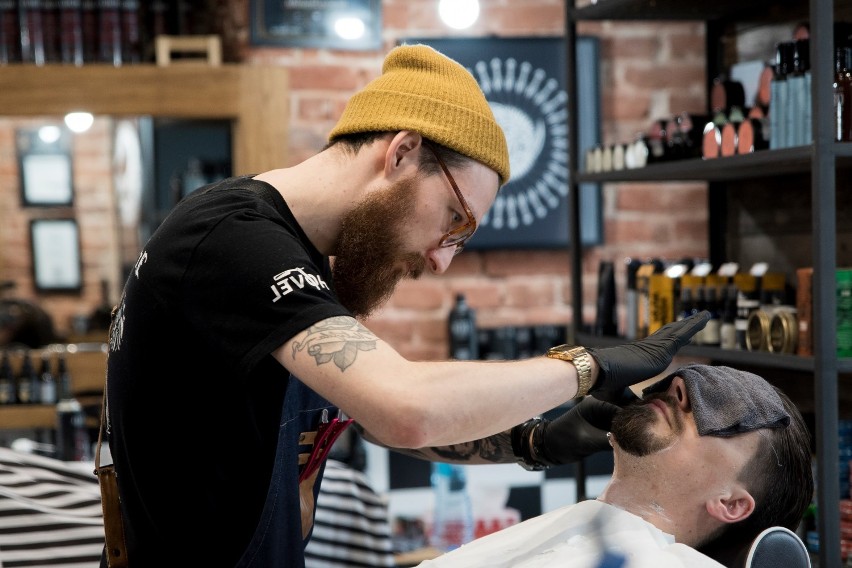 Na co dzień Bartosz pracuje w Hovel Barber Shop w Kaliszu