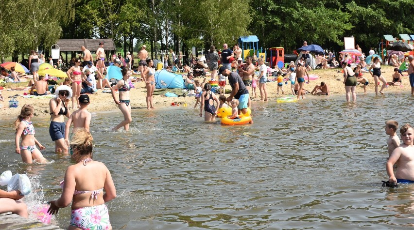 Ta upalna niedziela przyciągnęła setki mieszkańców nad zalew Żółtańce. Zobacz zdjęcia