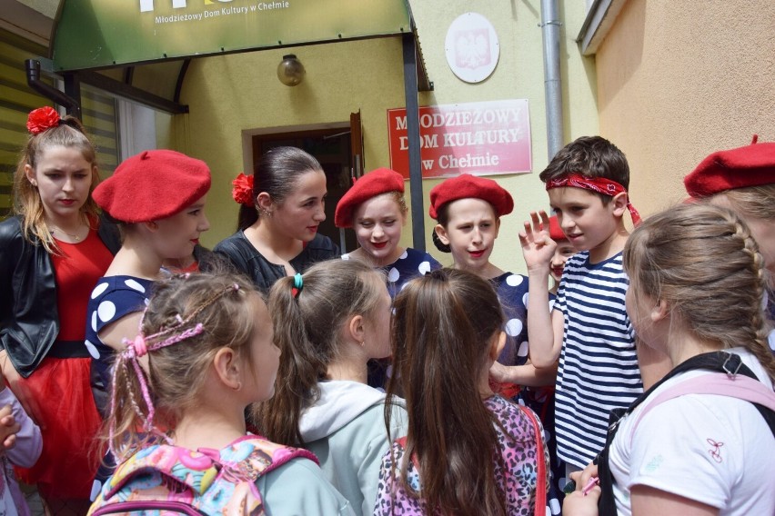  To było niezwykłe integracyjne spotkanie.  Dzieci z ośrodka dla cudzoziemców w Łukowie wystąpiły w chełmskim MDK. Zobacz zdjęcia