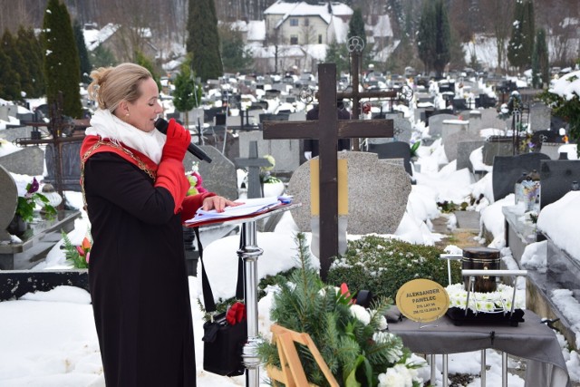 - 12 grudnia długa rzeka życia Aleksandra zmieniła swój bieg - mówiła podczas ceremonii pożegnalnej Aneta Dobroch, mistrz świeckiej ceremonii pogrzebowej.