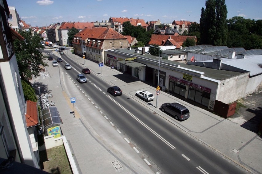 Najdłuższą ulicą w mieście jest ulica Jaworzyńska ma 6676...