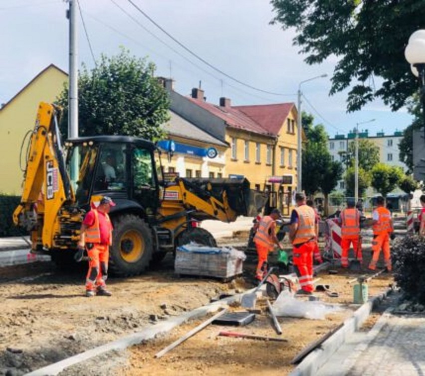 Kierowcom w Wadowicach będzie łatwiej jeździć po centrum miasta. Ale duże inwestycje w Wadowicach trwają i tym samym utrudnienia [ZDJĘCIA]