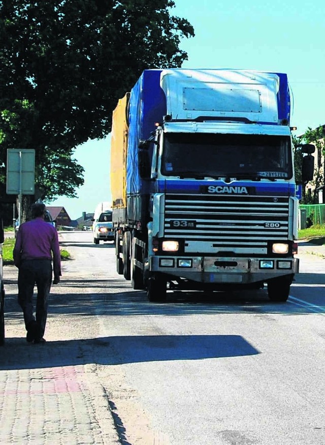 Pędzące ciężarówki są zmorą mieszkańców Lipnicy