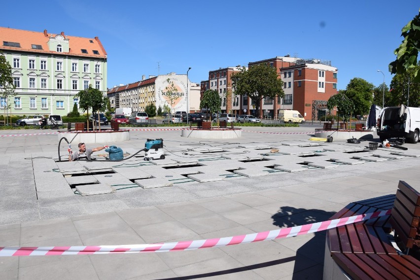 Na Placu Bohaterów w Słubicach rozpoczęły się przygotowania...