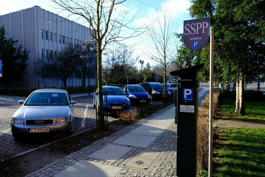 Jakie będą podwyżki cen w Toruniu od 2024 roku? Istotne modyfikacje nie tylko dotkną parkingów.