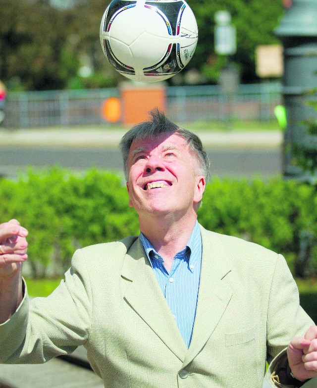Prof. Jan Miodek: Mógłbym grać  w piłkę nożną 24 godziny na dobę