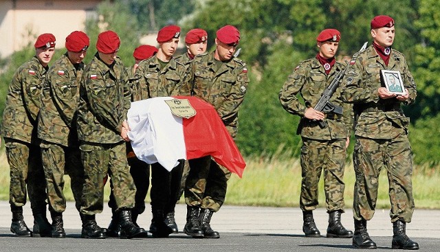 Śmierć kpt. Ambrozińskiego wywołała komentarze o przygotowaniu wojska do misji