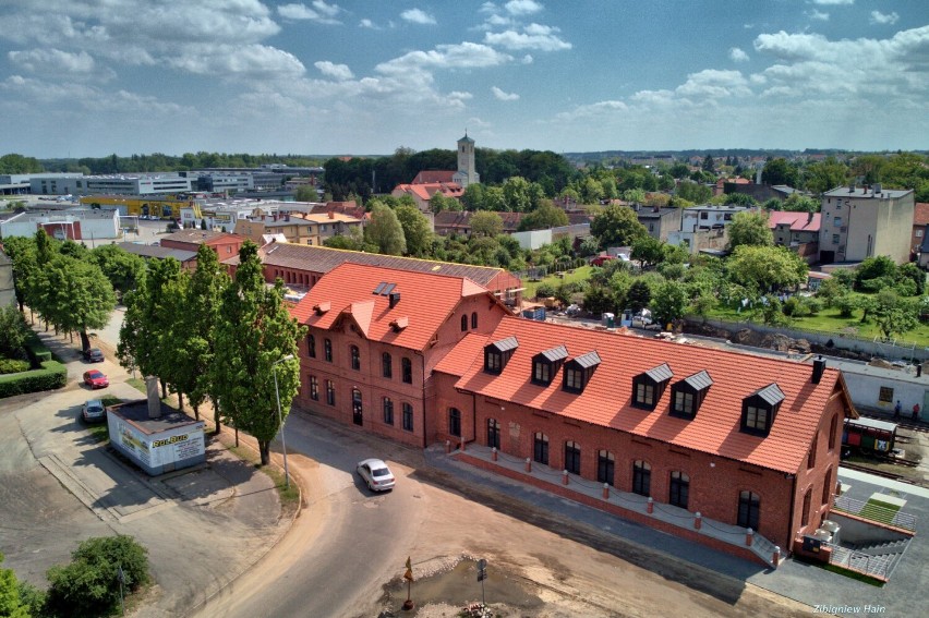 Pleszew. Zielony Pleszew zachwyca wiosną. Miasto z lotu...