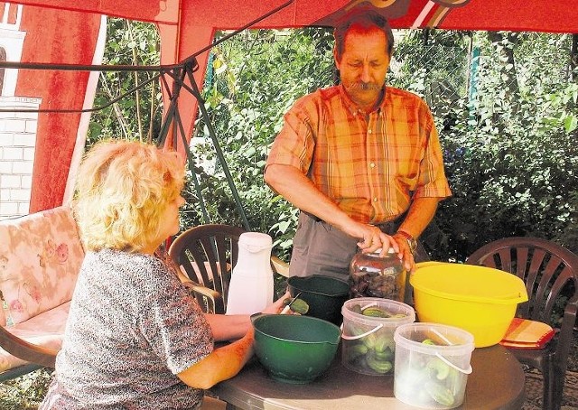 Felicja i Lech Zydorowiczowie wszystkie warzywa i owoce mają z własnego ogrodu przy domu, gdzie też przygotowują przetwory