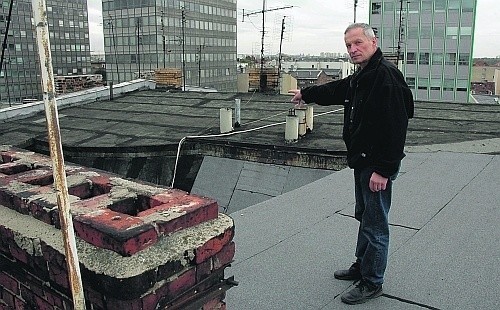 Andrzej Ślachciak chce kupić kamienicę od jej właściciela Wojciecha Seidlera (na zdjęciu). Nie wiadomo, czy do sprzedaży dojdzie. Obaj panowie toczą spór o remont dachu