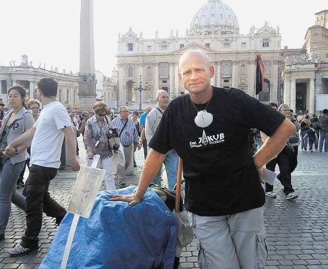 Wojtek Jakowiec,  który szedł z Fatimy, zawitał  też na  plac św. Piotra w Rzymie