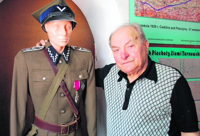 We wrześniu 1939 roku płk Zdzisław Baszak był szczupłym plutonowym podchorążym w takim właśnie mundurze
