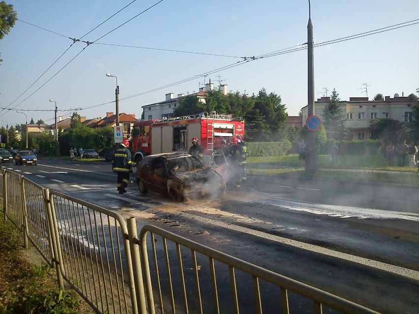 Pożar samochodu renault na ul. Kunickiego