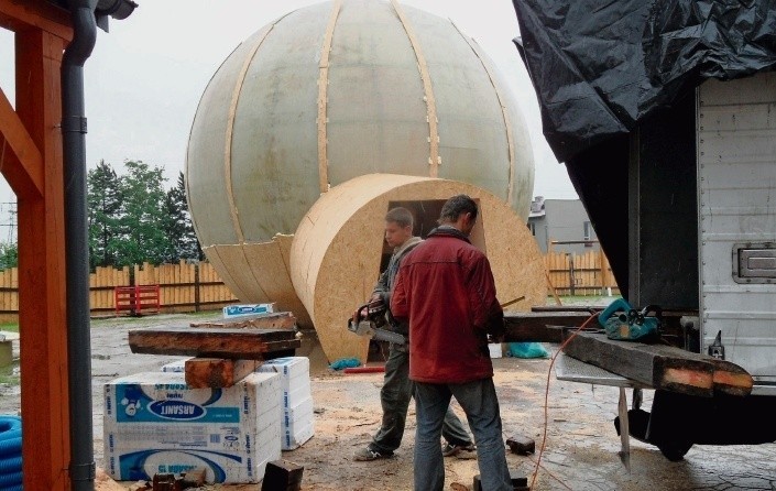 Planetarium 3D będzie mieć kilkudniowy poślizg. - Padający...