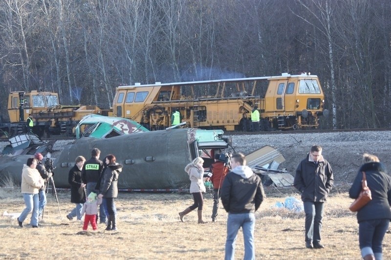 Katastrofa kolejowa w Szczekocinach: Miejsce katastrofy w poniedziałek  [ZDJĘCIA]