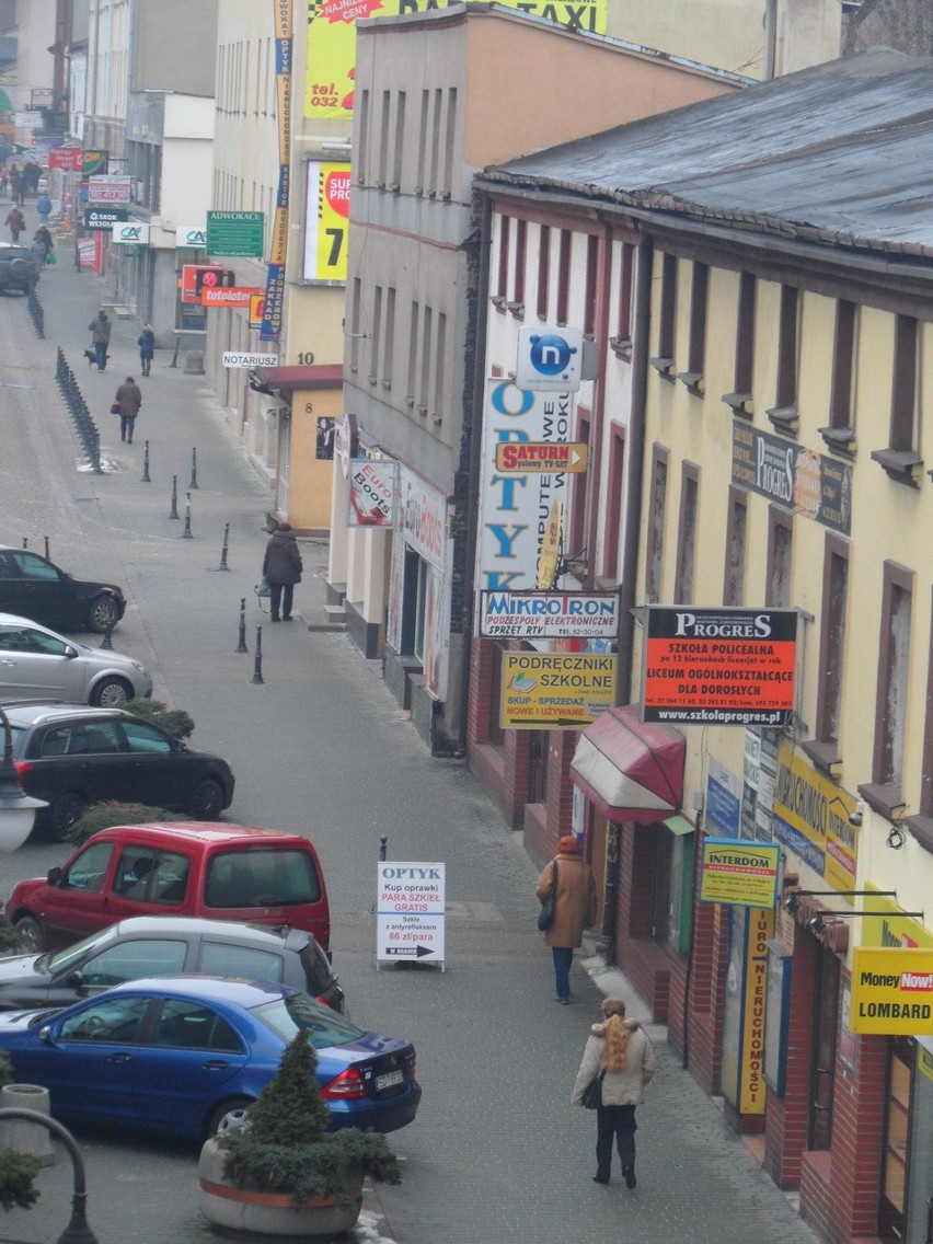 W Dąbrowie trwa przegląd reklam. Potem będą kary [WYRZUĆMY SZPETNE SZYLDY]