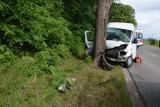 Trasa Góra - Zamostne: Bus uderzył w drzewo, 5 osób rannych