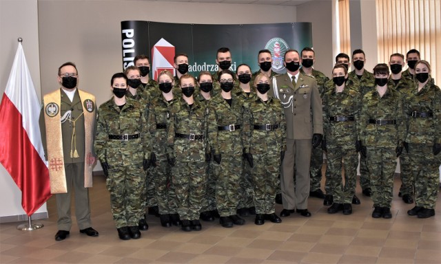 20 nowych funkcjonariuszy SG ślubowało w siedzibie Nadodrzańskiego Oddziału Straży Granicznej w Krośnie Odrzańskim.