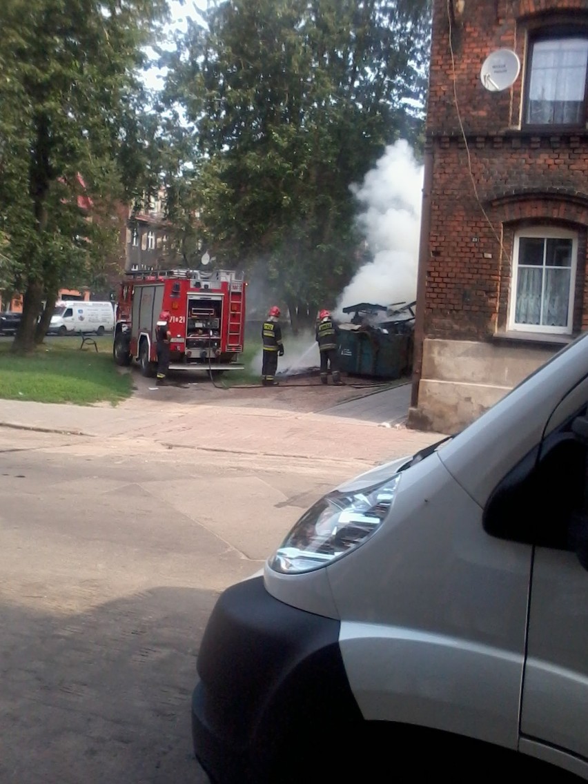Podpalenie kontenera przy ul.Dąbrowskiego w Zabrzu [ZDJĘCIA]