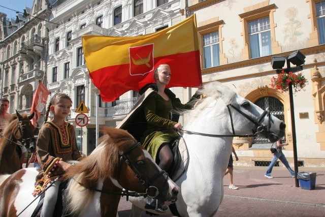 Piątek, 29 lipca: 588 rocznica nadania Łodzi praw miejskich.