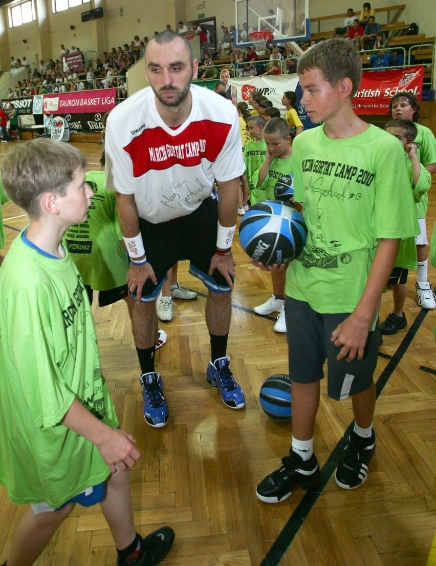 Dzieci chętnie wykonywały ćwiczenia, które pokazywał im ich...