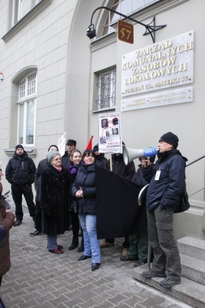 Poznań: Kolejny protest lokatorów pod siedzibą ZKZL [ZDJĘCIA]