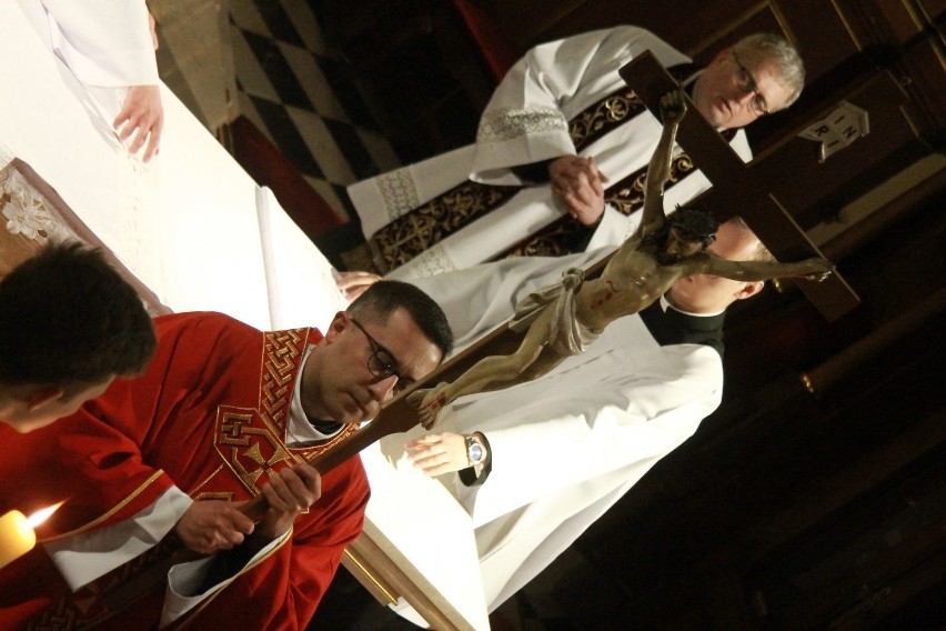 Liturgia Męki Pańskiej w Bazylice Mniejszej w Krotoszynie [ZDJĘCIA + FILM]