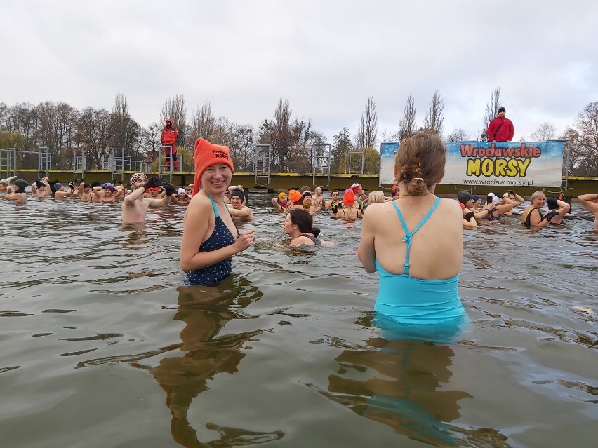 Podczas niedzielnej kąpieli (21.11.2021) temperatura wody w...