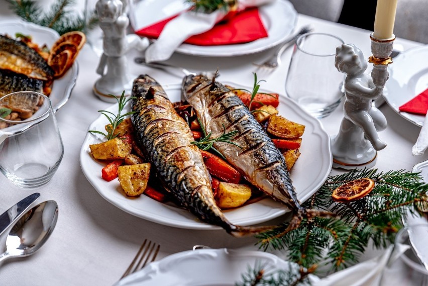 1. Wymieszaj po 0,5 kg obranych i pokrojonych ziemniaków...