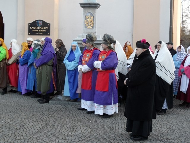 Ulicami Strumienia na Śląsku Cieszyńskim przeszła plenerowa Droga Krzyżowa [ZDJĘCIA]