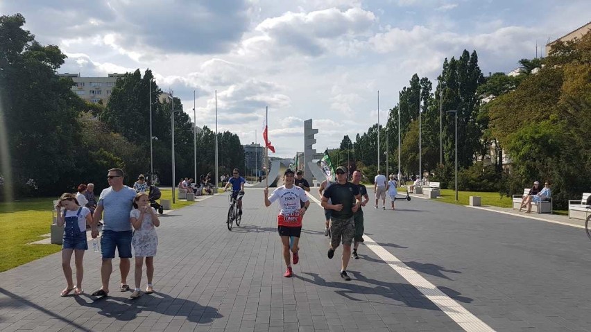 Nie do wiary! 20-letni Tomasz Sobania pokonał biegiem trasę z Zakopanego do Gdyni. Zaliczył 18 maratonów z rzędu 