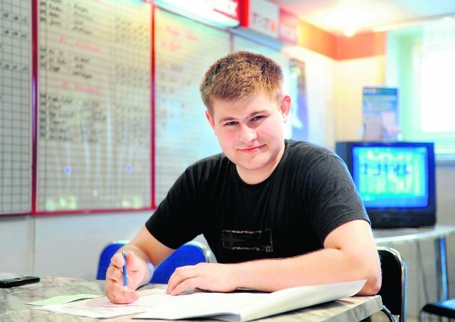 Szymon Kwapiszewski zazwyczaj typuje wyniki ligi polskiej. Jak na razie wychodzi &#8222;na zero&#8221;